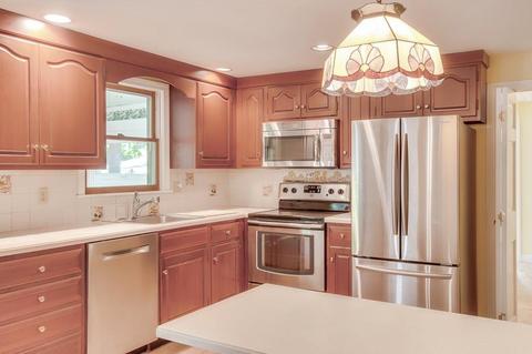 19 Larch Ln, Reading, MA 01867 photo 4