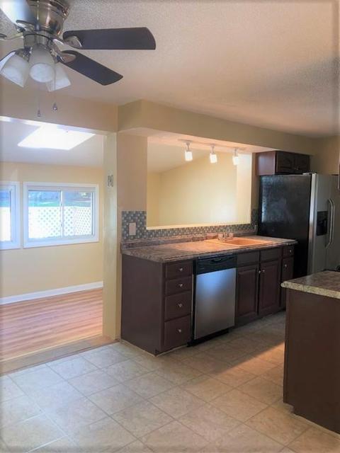 52 Gatewood Rd, Springfield, MA 01119 photo 2