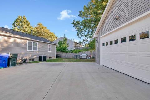 90 Leatherleaf Dr, Springfield, MA 01109 photo 21
