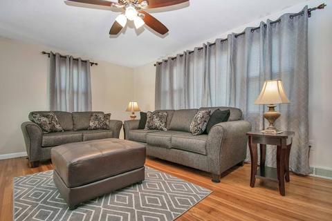 90 Leatherleaf Dr, Springfield, MA 01109 photo 4
