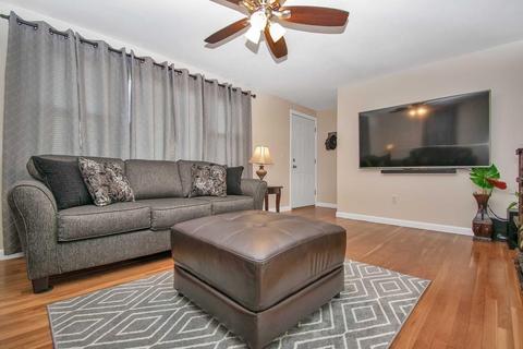 90 Leatherleaf Dr, Springfield, MA 01109 photo 5