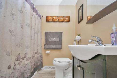 90 Leatherleaf Dr, Springfield, MA 01109 photo 14