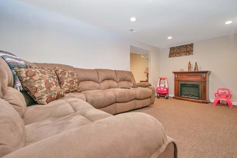 90 Leatherleaf Dr, Springfield, MA 01109 photo 15