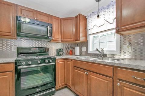 90 Leatherleaf Dr, Springfield, MA 01109 photo 7