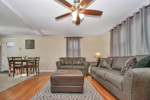 90 Leatherleaf Dr, Springfield, MA 01109 photo 6