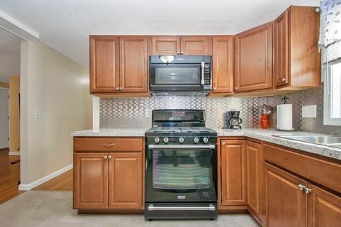 90 Leatherleaf Dr, Springfield, MA 01109 photo 9