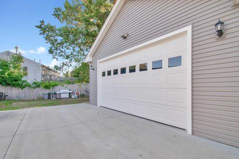 90 Leatherleaf Dr, Springfield, MA 01109 photo 3