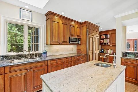33 Blacksmith Way, Saugus, MA 01906 photo 12
