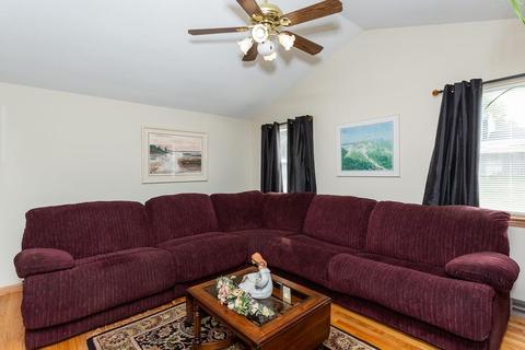 59 Pheasant Dr, Springfield, MA 01119 photo 10