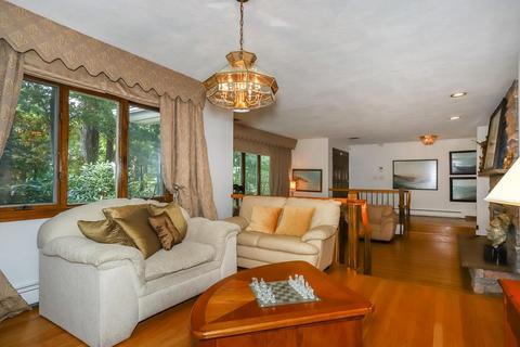 127 Pecunit St, Canton, MA 02021 photo 9