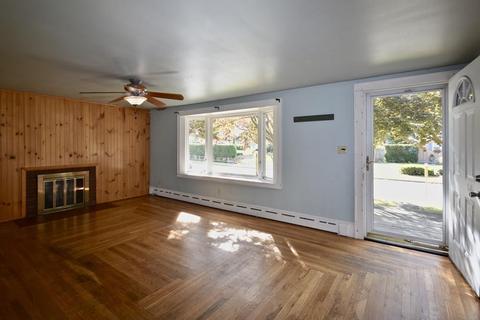 33 Pershing Ave, Acushnet, MA 02743 photo 5