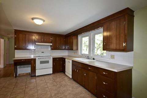 33 Pershing Ave, Acushnet, MA 02743 photo 10