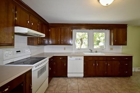 33 Pershing Ave, Acushnet, MA 02743 photo 9