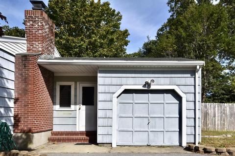 33 Pershing Ave, Acushnet, MA 02743 photo 2