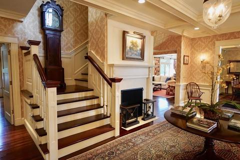 27 Brown St, Marblehead, MA 01945 photo 8