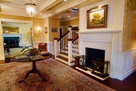 27 Brown St, Marblehead, MA 01945 photo 7