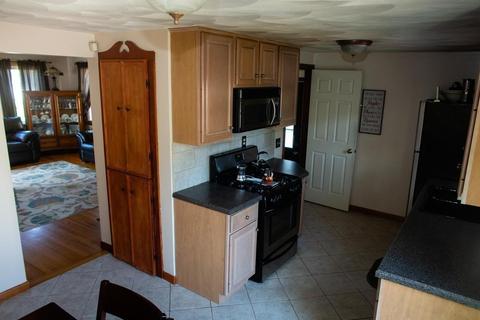 49 Overlea Dr, Springfield, MA 01119 photo 6