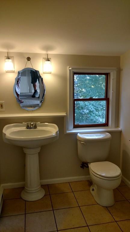 67 Lang St, Springfield, MA 01104 photo 3