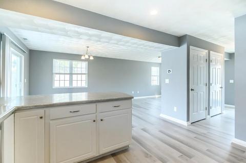 25 Ecklund Dr, Lowell, MA 01852 photo 5