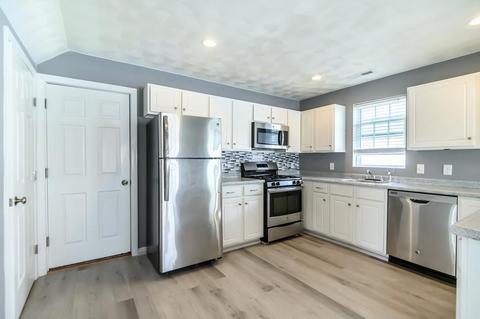 25 Ecklund Dr, Lowell, MA 01852 photo 3