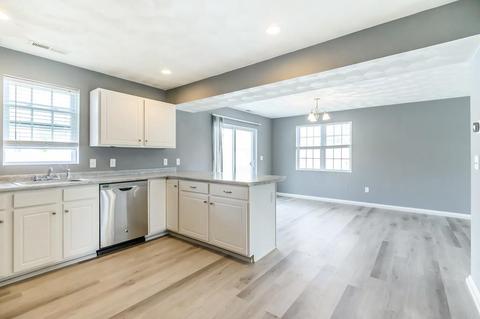 25 Ecklund Dr, Lowell, MA 01852 photo 4