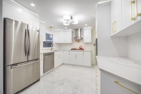 85 Ruthven St, Springfield, MA 01128 photo 7