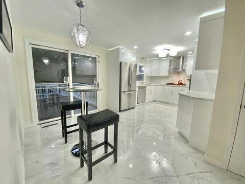 85 Ruthven St, Springfield, MA 01128 photo 2