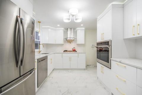 85 Ruthven St, Springfield, MA 01128 photo 6