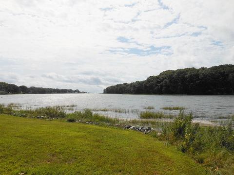 102 Hermit Dr, Warwick, RI 02889 photo 1