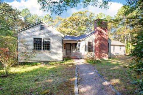 21 Lowell Rd, Cotuit, MA 02635 photo 1