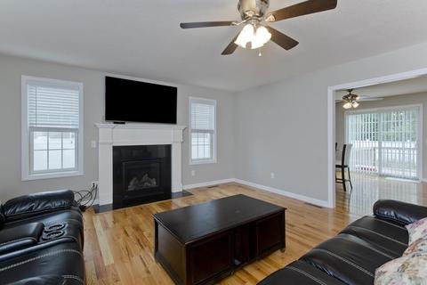 188 Naismith St, Springfield, MA 01104 photo 4