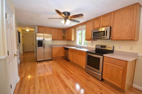 5 Tipperary Dr, Sutton, MA 01590 photo 2