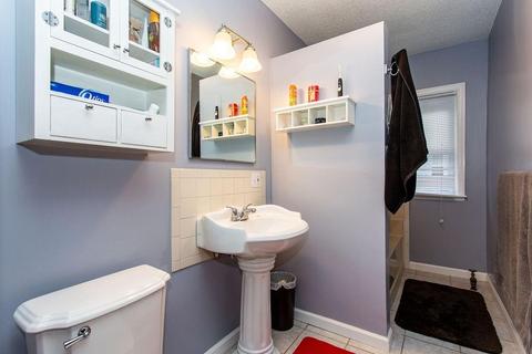 45 Devens St, Springfield, MA 01151 photo 4