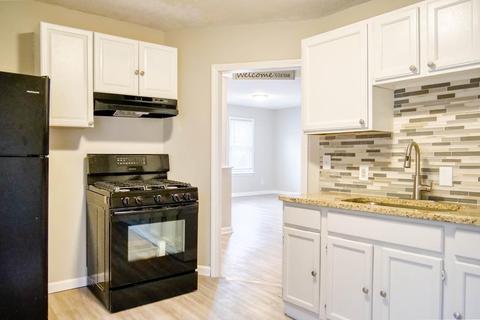 52 Orlando St, Springfield, MA 01108 photo 4