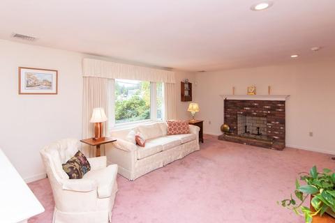 391 Old Post Rd, Walpole, MA 02081 photo 5
