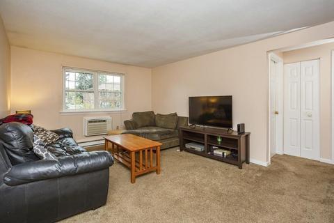 8 Maple Crest Cir #E, Holyoke, MA 01040 photo 3
