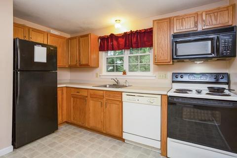 8 Maple Crest Cir #E, Holyoke, MA 01040 photo 8