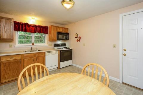 8 Maple Crest Cir #E, Holyoke, MA 01040 photo 9