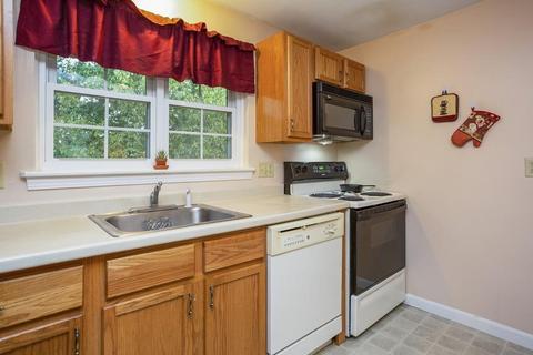 8 Maple Crest Cir #E, Holyoke, MA 01040 photo 7