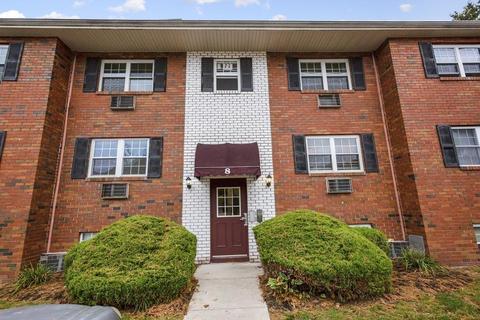 8 Maple Crest Cir #E, Holyoke, MA 01040 photo 2