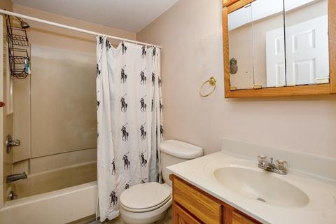 8 Maple Crest Cir #E, Holyoke, MA 01040 photo 15