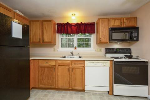 8 Maple Crest Cir #E, Holyoke, MA 01040 photo 6