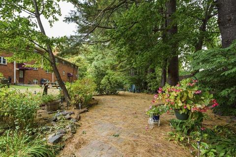 8 Maple Crest Cir #E, Holyoke, MA 01040 photo 21