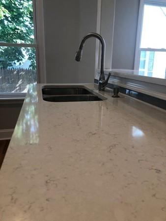 83 Dana St, Springfield, MA 01104 photo 9