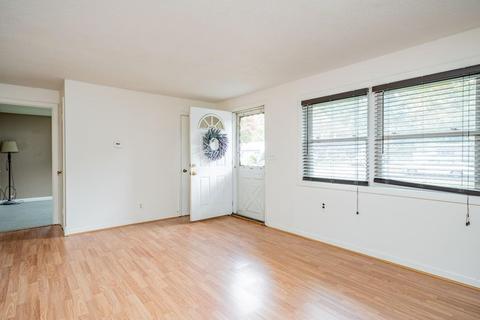 96 Vincent St, Springfield, MA 01129 photo 3