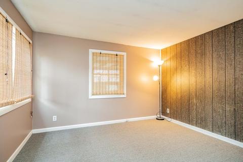 96 Vincent St, Springfield, MA 01129 photo 7