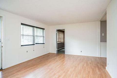 96 Vincent St, Springfield, MA 01129 photo 5