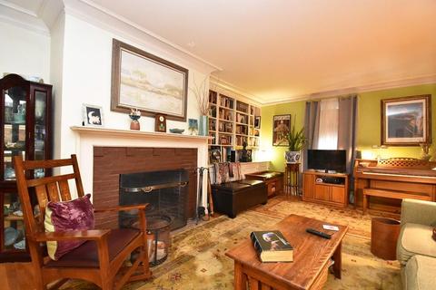 4 Fenimore Rd, Worcester, MA 01609 photo 2