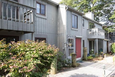 855 W Main St #16, Hyannis, MA 02601 photo 2
