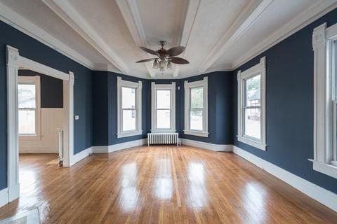 33 Euclid Ave, Springfield, MA 01108 photo 4